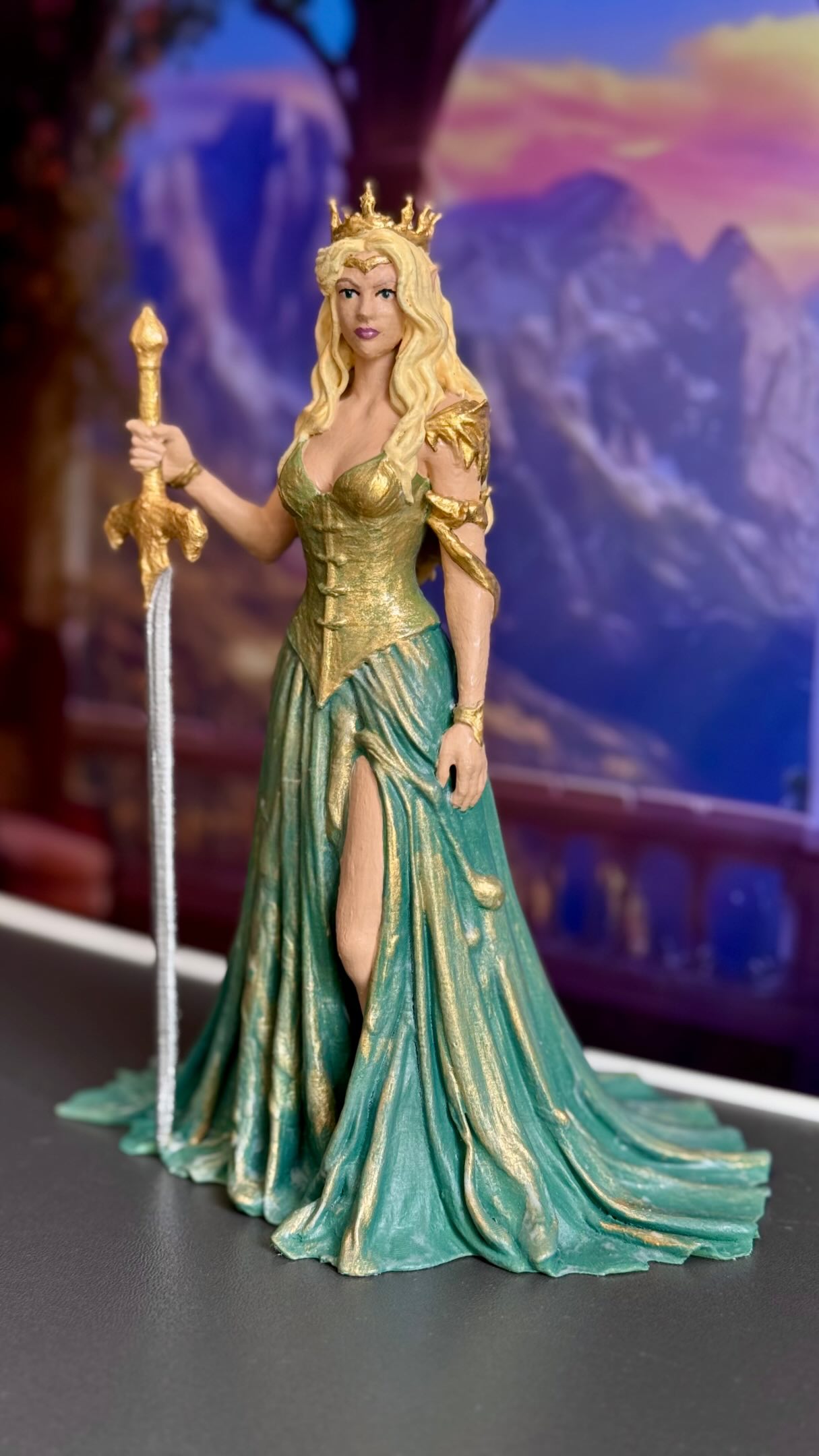 Фігурка Aelin з мечем — Throne of Glass